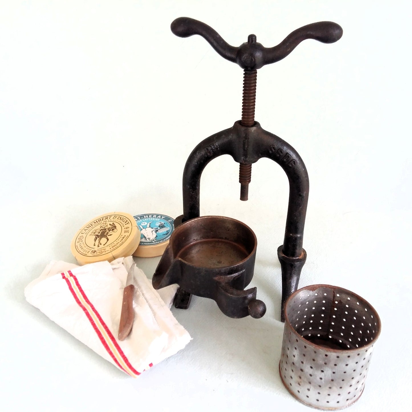 Antique French Cheese/Fruit Press by Tiggy and Pip. Only 345€ with FREE shipping.