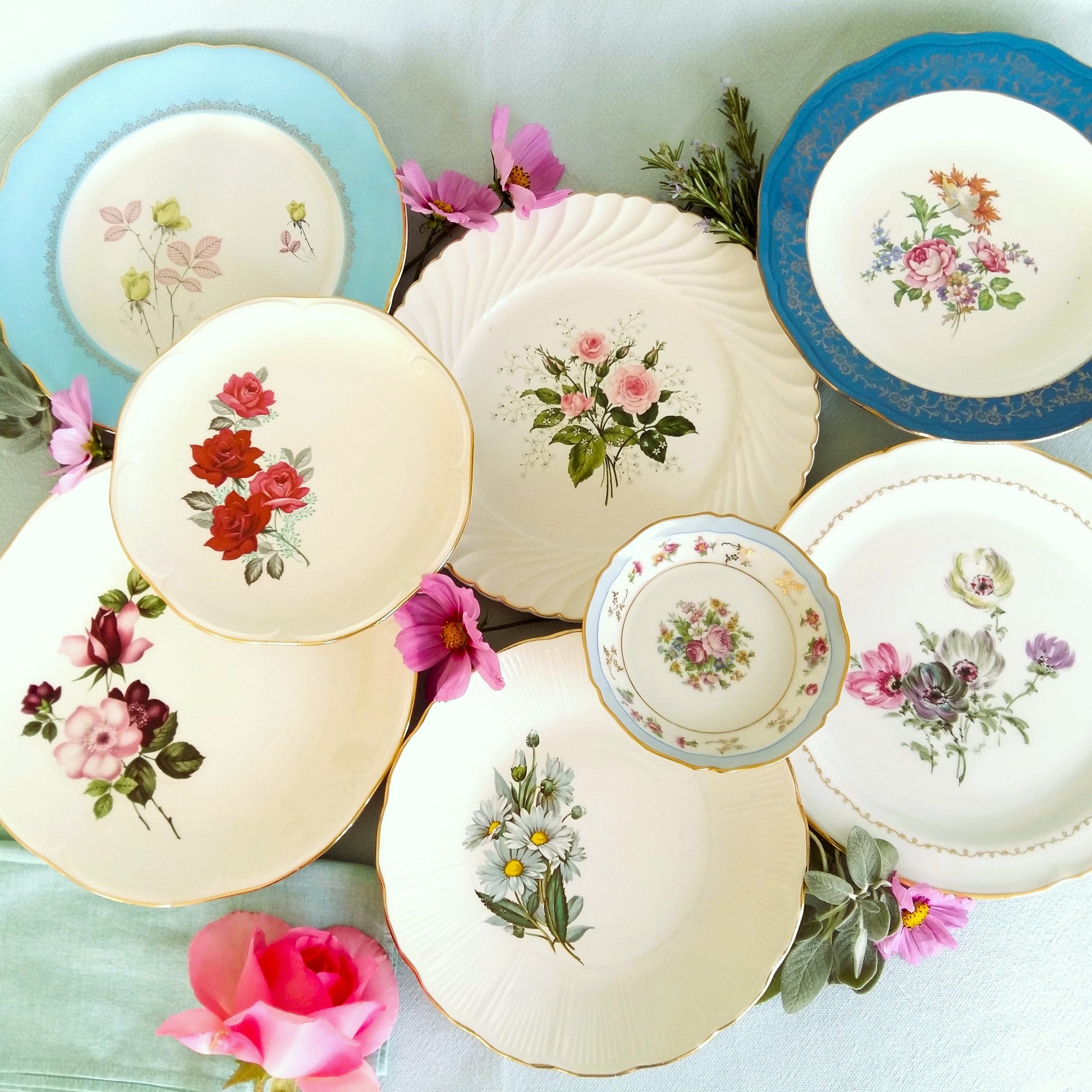 Eight Mismatched 1950s Floral Plates from Tiggy & Pip - Just €198! Shop now at Tiggy and Pip