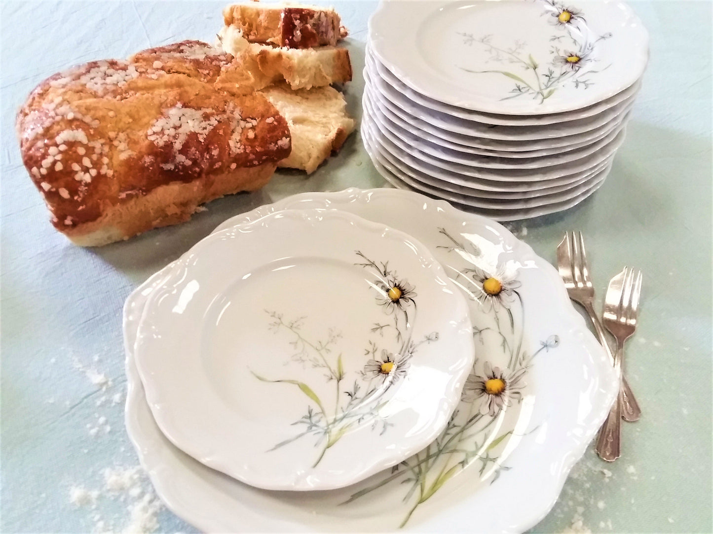 TEN "Daisy" Tea Plates & Platter by "Winterling Roslau, Bavaria." from Tiggy & Pip - €180.00! Shop now at Tiggy and Pip